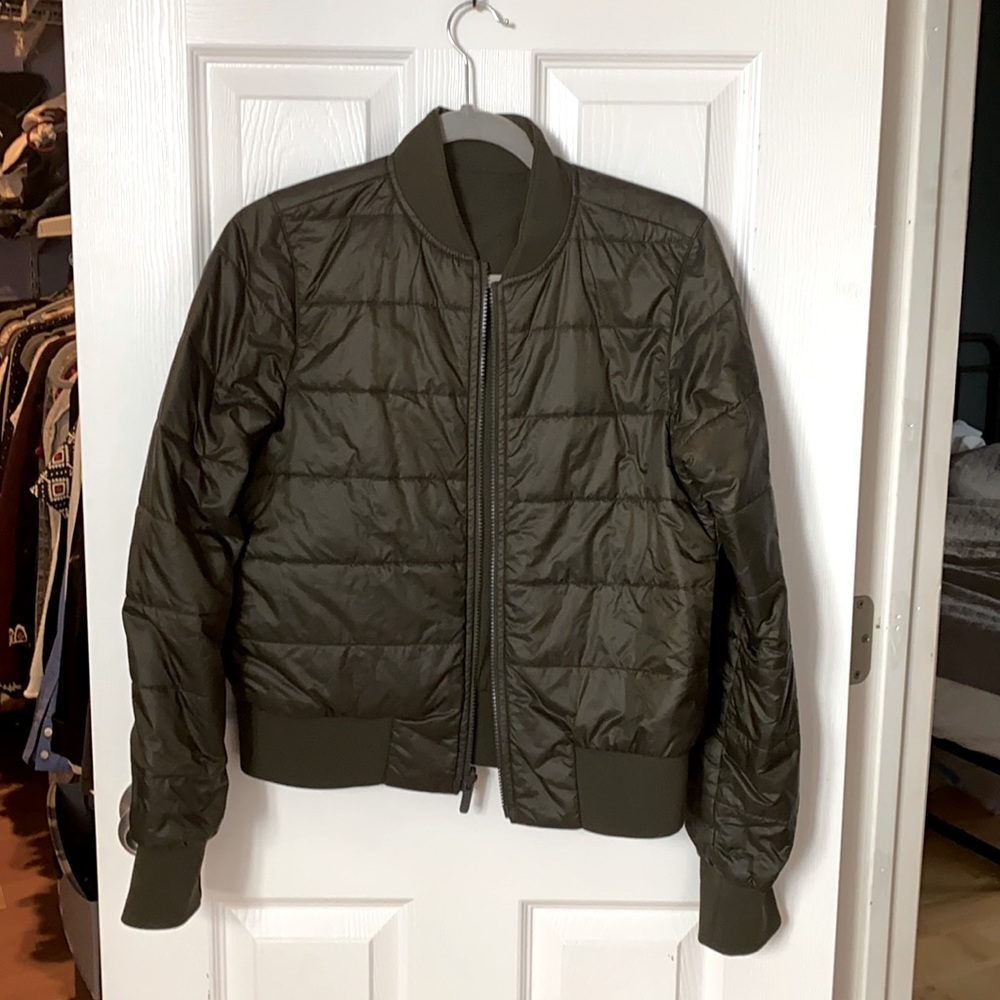 🍋 Lululemon Olive Green Bomber jacket size 6